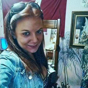 Meet your Posher, Alexis